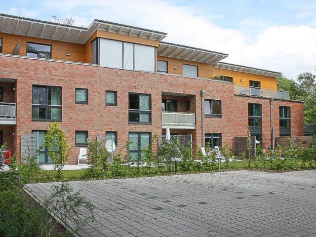 Stade-Ottenbeck, Sehr schöne, neuwertige Wohnung über zwei Ebenen mit Garten und Carport